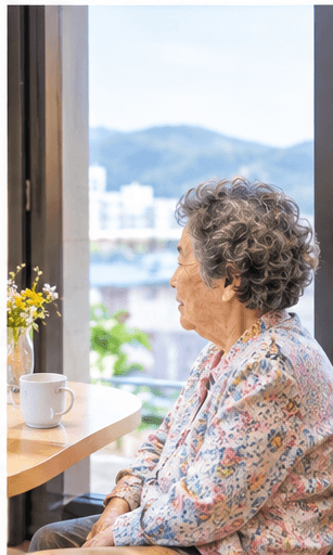 창가에서 보내는 여유로운 시간